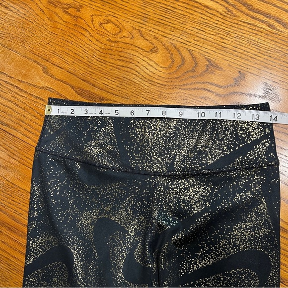 Nike Women's Icon Clash Metallic Gold Training Leggings Size M - Picture 11 of 11